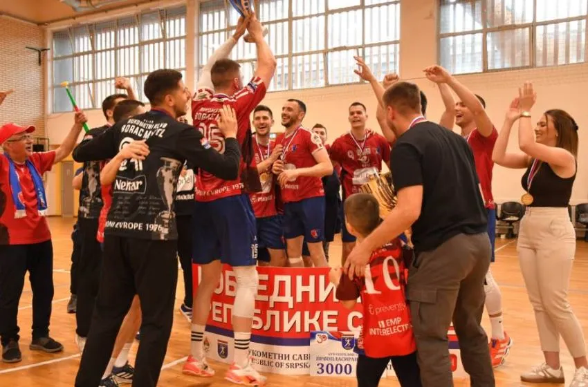 Trofej Kupa Republike Srpske u rukama rukometaša Borca